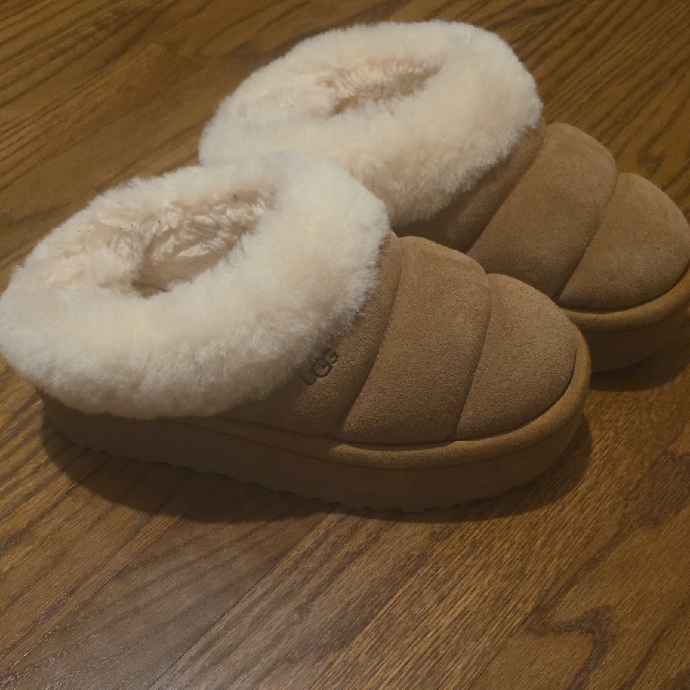 UGG Chestnut Slippers with Cream Lining